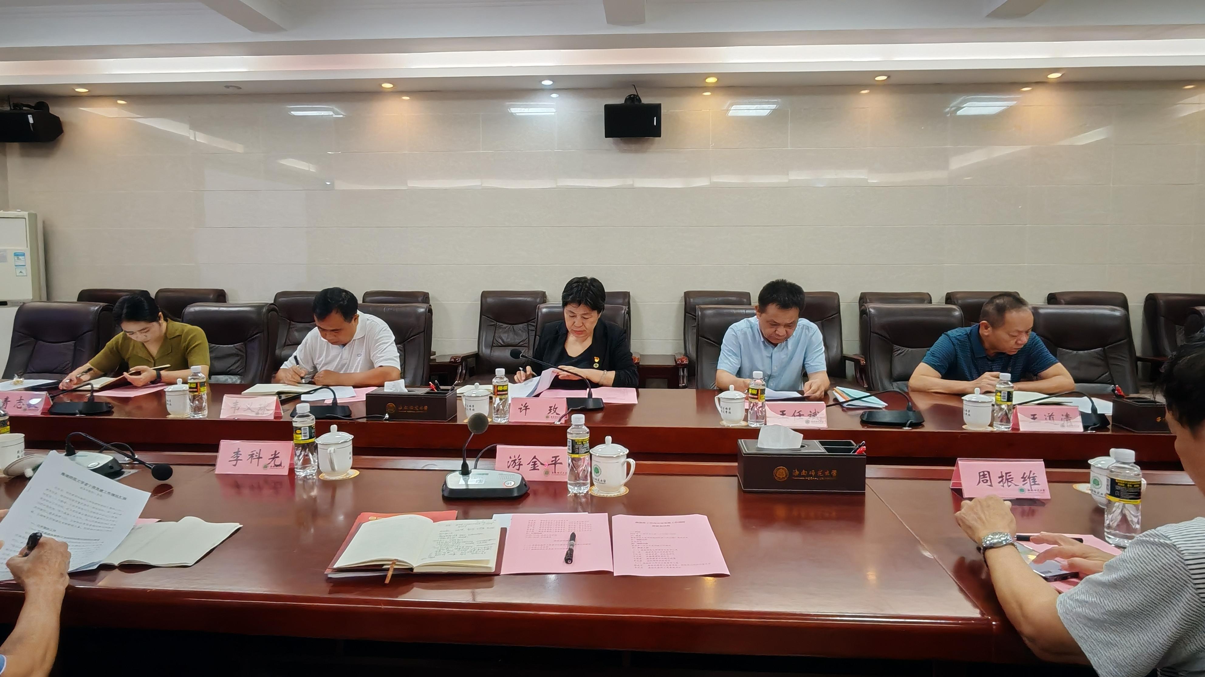 许玫到离退休工作办公室开展党建工作调研