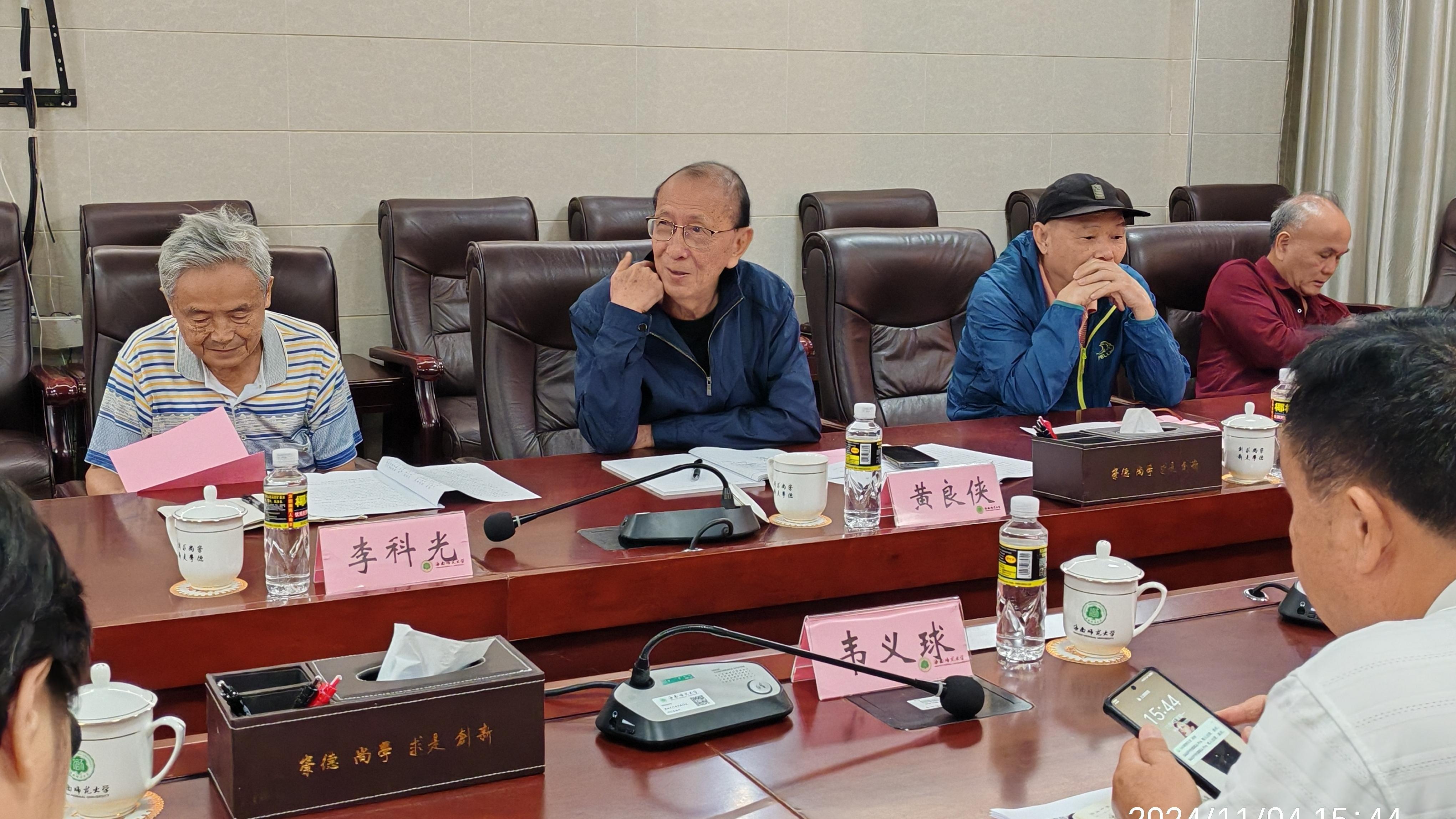 许玫到离退休工作办公室开展党建工作调研