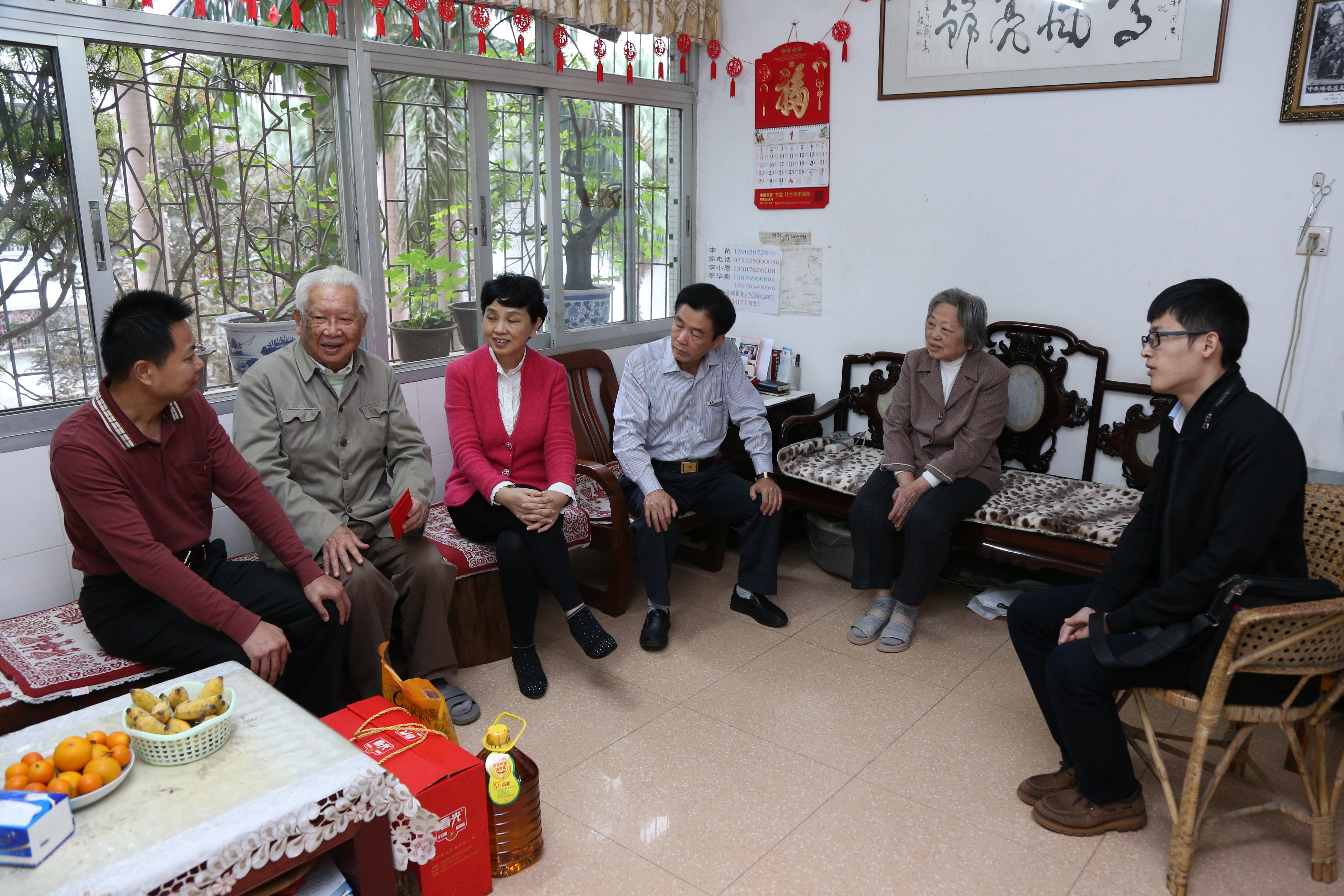 省委老干部局李文副局长看望慰问我校离休老干部李光邦同志