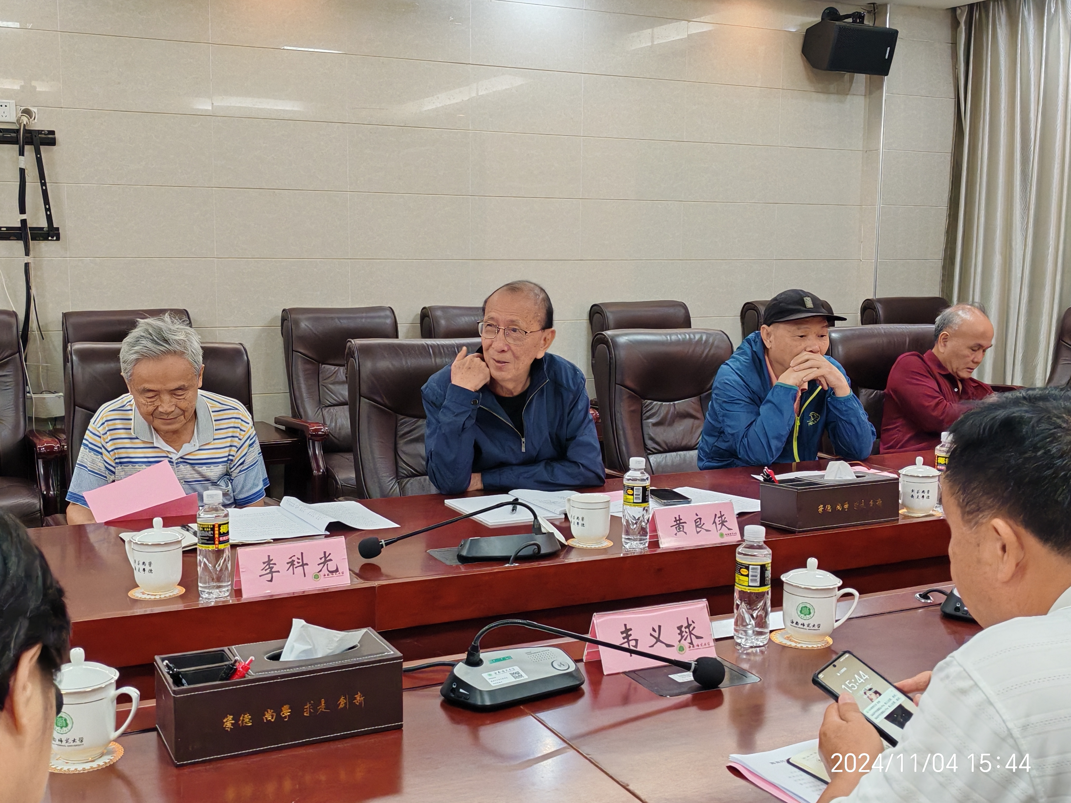 许玫到离退休工作办公室开展党建工作调研