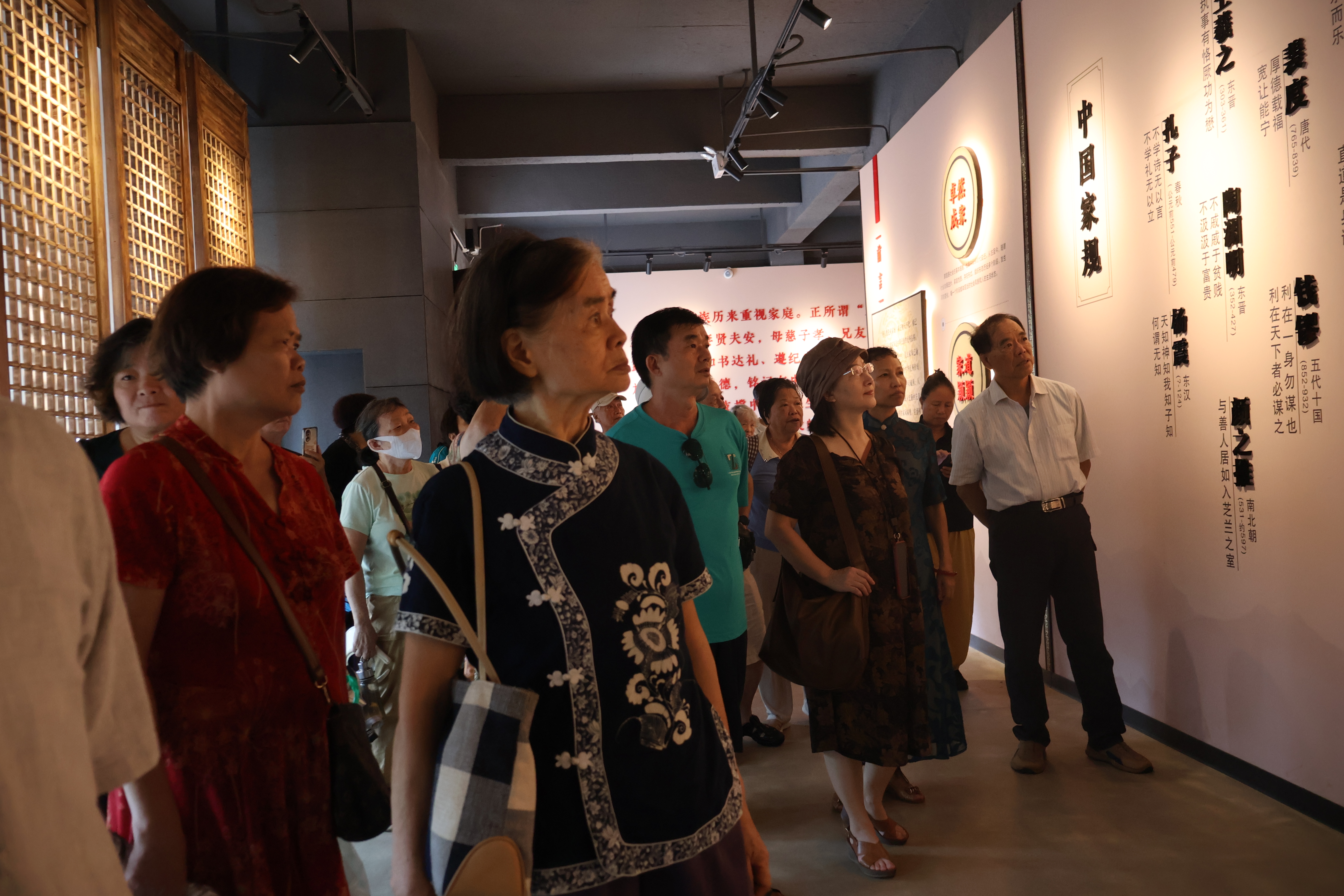 离退休教职工开展“赞辉煌成就·聚银发力量”专题调研活动
