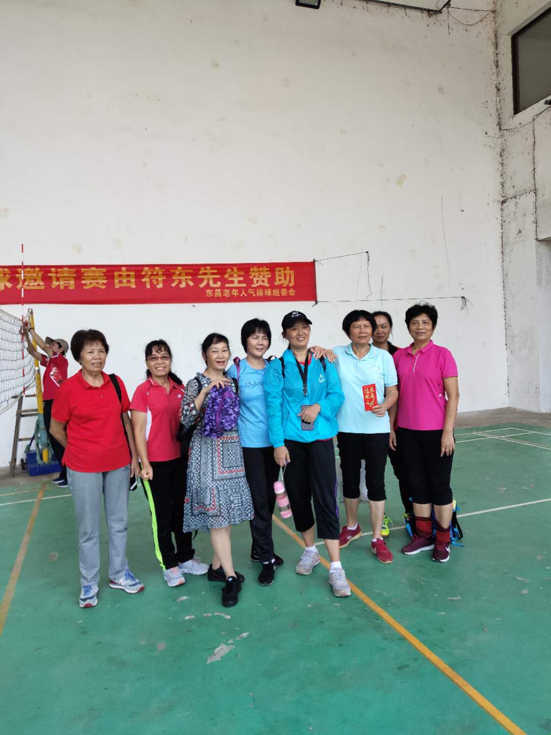 我校退休教职工女子气排球队多次参加邀请赛荣获佳绩