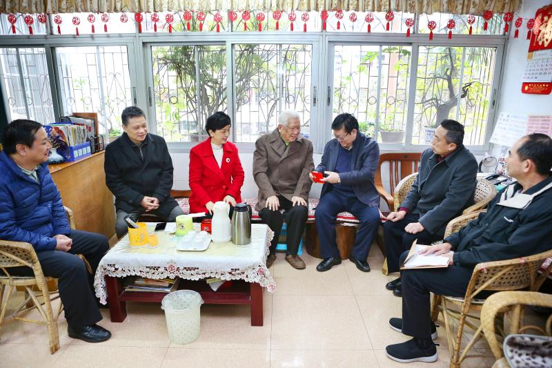 省委组织部到我校慰问老干部代表